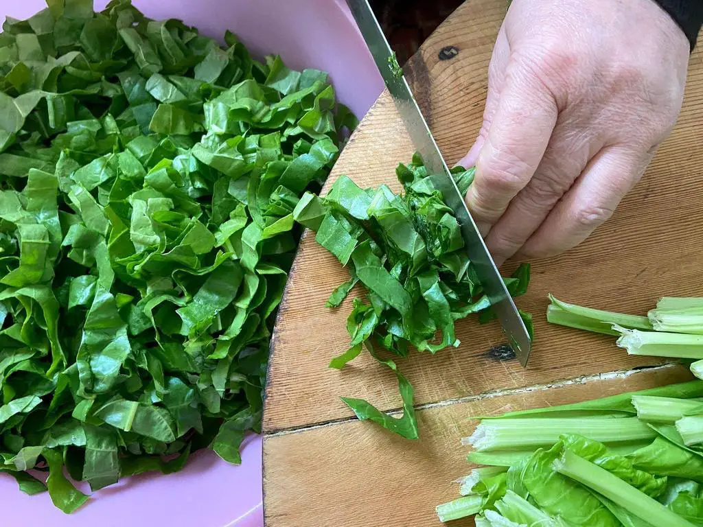 prepare chopping leaves